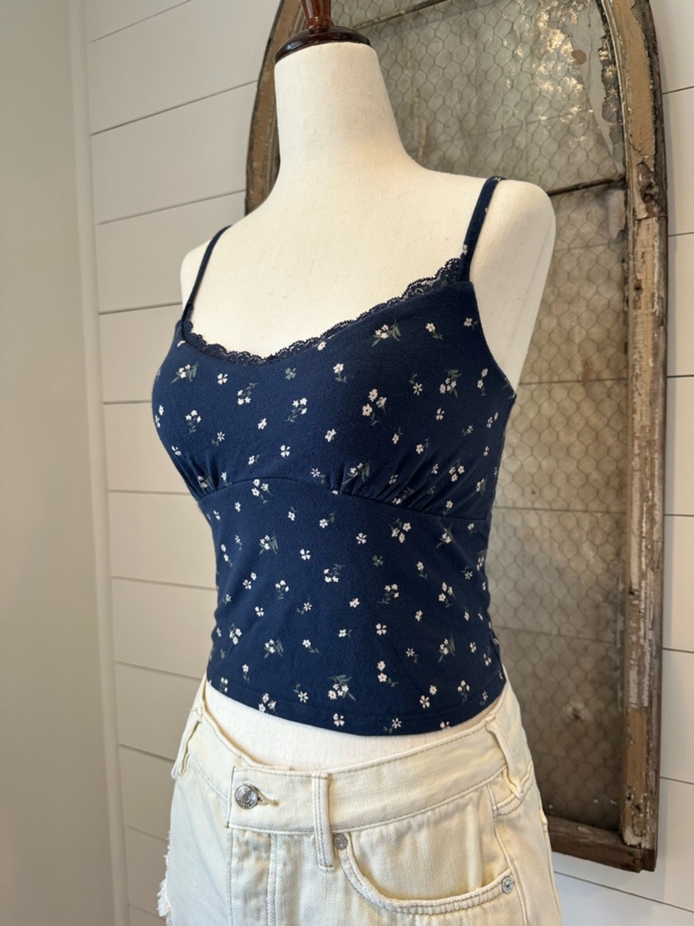 Hollister Blue floral cropped Fitted Camisole size M